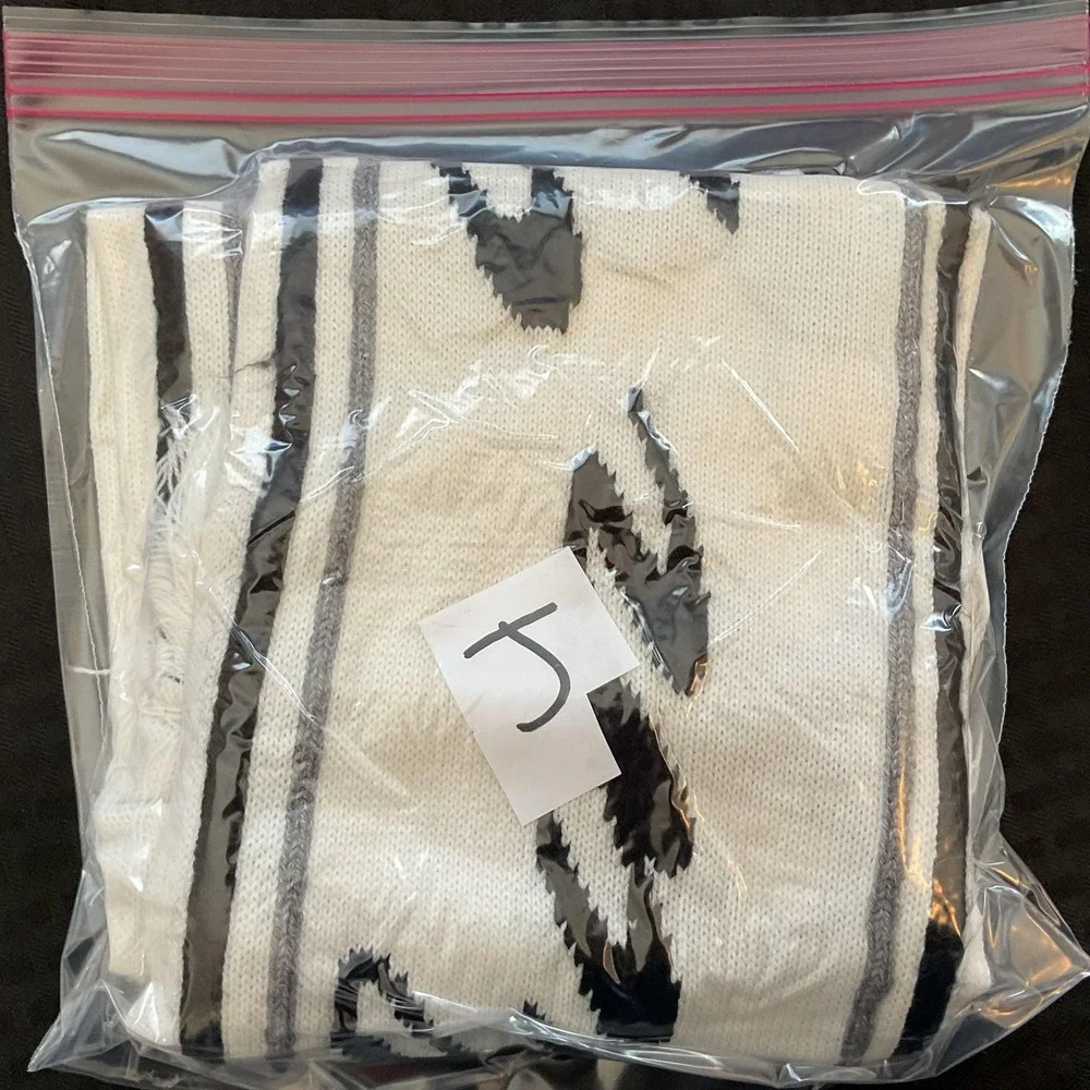 Vintage Sun Valley Scarf Knit White Black Winter Roots Ski Resort‎ Script 90s